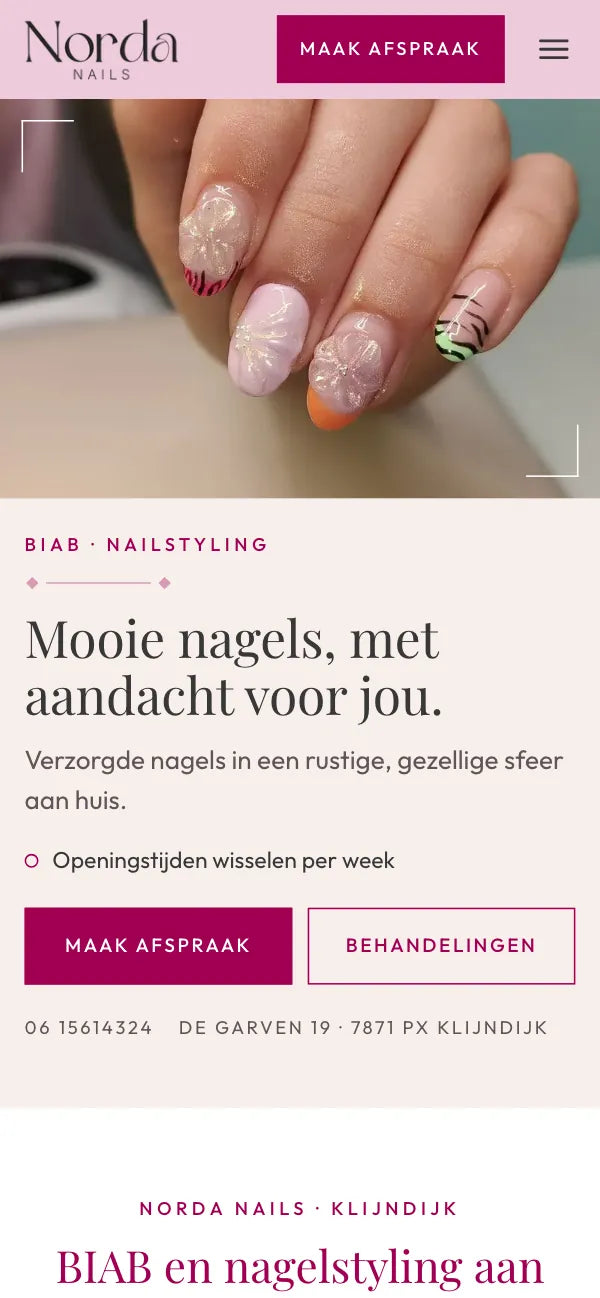 De site van Norda Nails op een telefoon