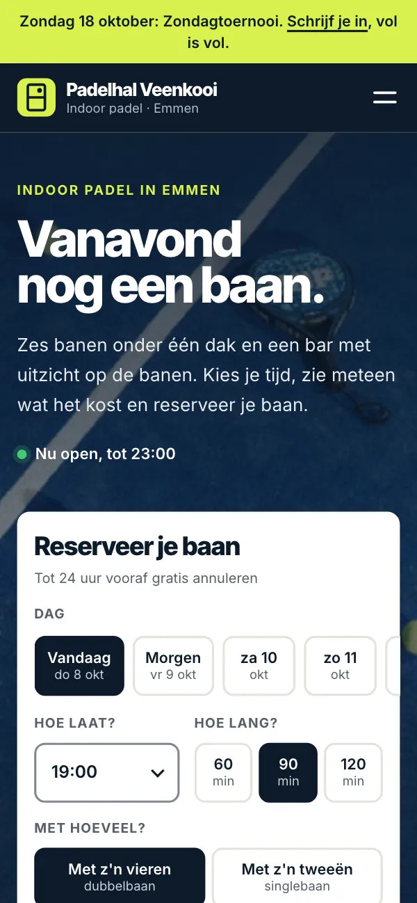 Voorbeeldsite van een padelhal op een telefoon